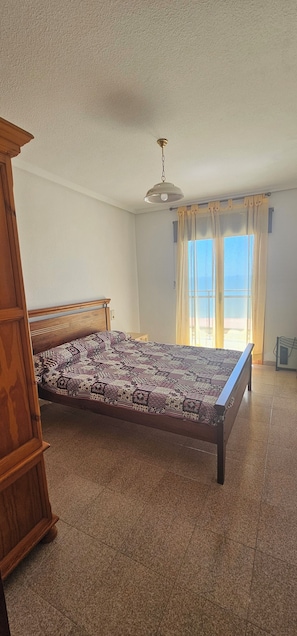 3 chambres, fer et planche à repasser, draps fournis