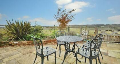 The Stone Barn - Luxury Barn in Rural Wiltshire