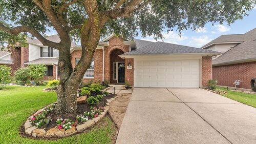 NEW LISTING - Refined Comfort Meets Pet-friendly Backyard Serenity