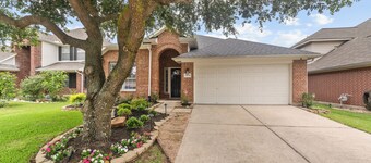NEW LISTING - Refined Comfort Meets Pet-friendly Backyard Serenity