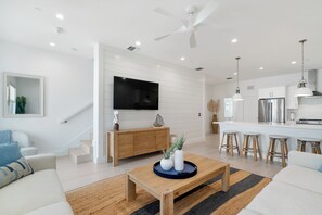 Smart TV, video games, table tennis, books - NEW - Oceanfront FL Keys Home w/Pool, Free Dockage, Gameroom, Private Balcony (Islamorada)