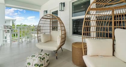NEW - Oceanfront FL Keys Home w/Pool, Free Dockage, Gameroom, Private Balcony