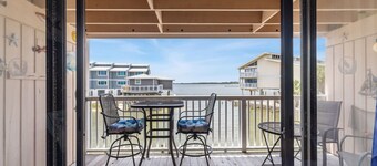 King Bed 🐬 Dolphin watching 🐬 Walkable to Downtown