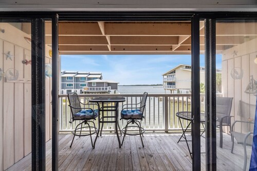 King Bed 🐬 Dolphin watching 🐬 Walkable to Downtown