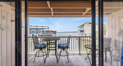 King Bed 🐬 Dolphin watching 🐬 Walkable to Downtown