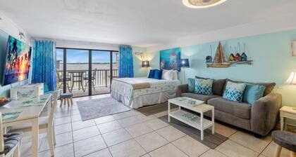 King Bed 🐬 Dolphin watching 🐬 Walkable to Downtown