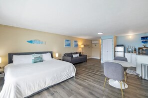 1 habitación, tabla de planchar con plancha y cuna de viaje 