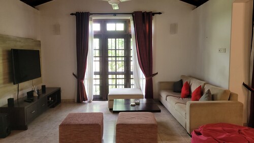 Spacious and Serene 5-bedroom Family Home with AC and WiFi in Colombo