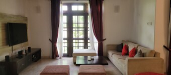 Spacious and Serene 5-bedroom Family Home with AC and WiFi in Colombo