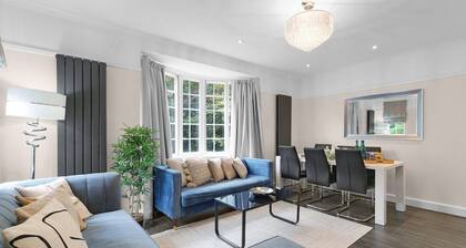 Elegant 5 Bedroom, 2 Bathroom Home at Marlow Hill