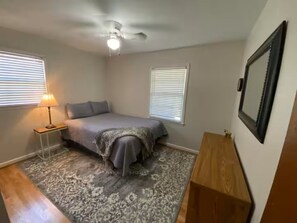 4 bedrooms, iron/ironing board, WiFi, bed sheets