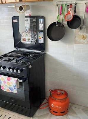 Micro-ondes, four, plaque de cuisson