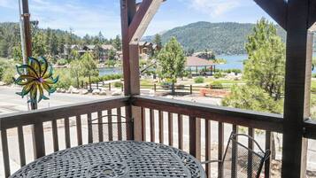 House, Lake View | Terrace/patio