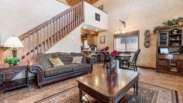 House, Lake View | Living area