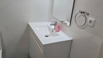 Bungalow, 6 phòng ngủ, phù hợp cho người khuyết tật, hút thuốc | Phòng tắm