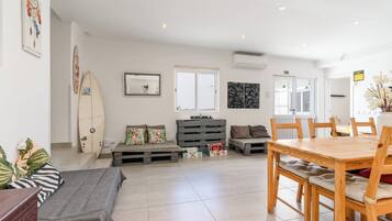 Bungalow, 6 Bedrooms, Accessible, Smoking | Dining room