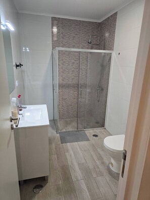 Bungalow, 6 Bedrooms, Accessible, Smoking | Bathroom - Beautiful Private Beach Villa (Almada)