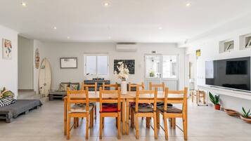 Bungalow, 6 Bedrooms, Accessible, Smoking | Dining room