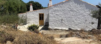 Stazzu Gallurese in the countryside, with a sea view and a stone's throw from the beach.