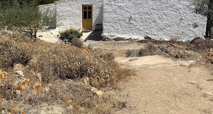 Stazzu Gallurese in the countryside, with a sea view and a stone's throw from the beach.