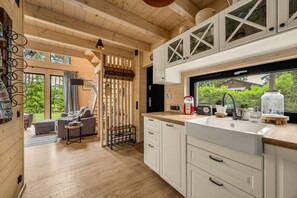 Interior - Modern Farmhouse Zegrze - by Rentujemy (Beniaminów)