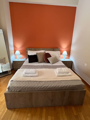 Hus | 2 sovrum, skrivbord och internet