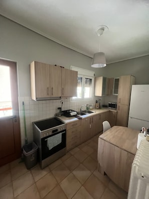 Apartamento, para fumantes | 2 quartos, acesso à internet de alta velocidade