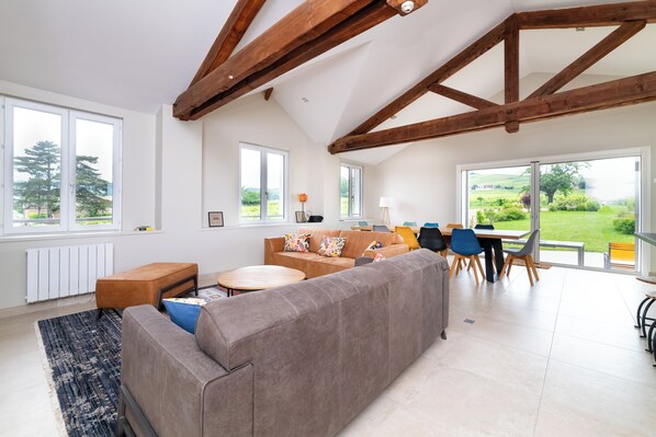 Smart TV - L'échappée Beaujolaise (Juliénas)