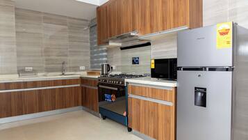 Fridge, microwave, oven, stovetop