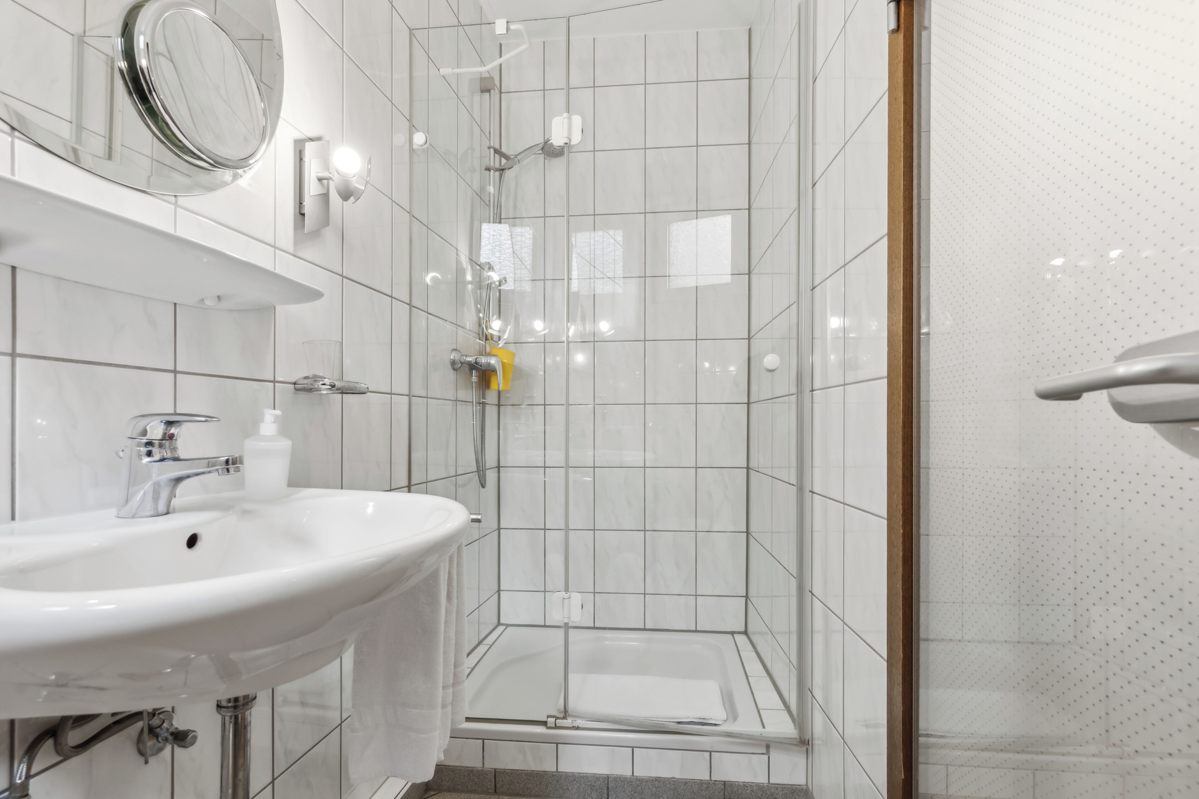 Quarto solteiro básico, vista para o pátio | Escrivaninha, Wi-Fi de cortesia, roupa de cama