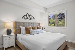 3 bedrooms, desk, iron/ironing board, travel cot