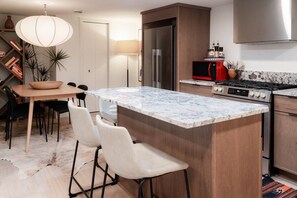 Fridge, microwave, oven, stovetop - Cozy Garden Level Suite in Historic Saint Paul Cathedral Hill (Saint Paul)