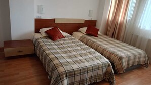 2 bedrooms, internet, bed sheets