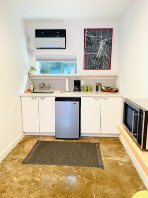 Fridge, microwave, stovetop, cookware/dishes/utensils