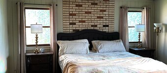 Charming 3-bedroom cottage in Valparaiso with WiFi, AC