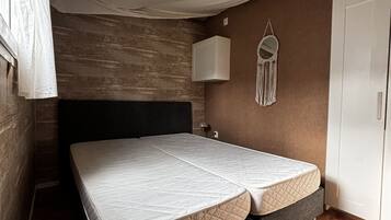 2 bedrooms, bed sheets