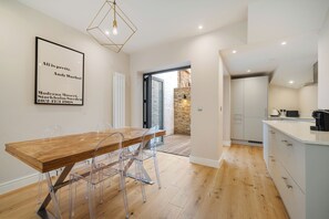 Dining - The Riverwalk Residence – 2 Bed Apartment - London (London)