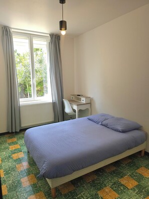 4 chambres, bureau, accès au Wi-Fi (inclus), literie fournie