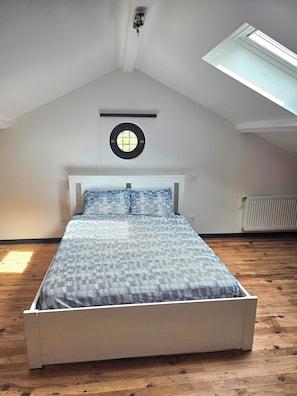 4 quartos, escrivaninha, Wi-Fi de cortesia, roupa de cama