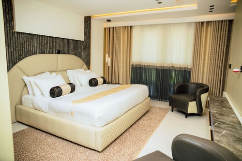 SAFE HEAVEN ROOMS