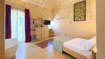 6 bedrooms, in-room safe, desk, free WiFi