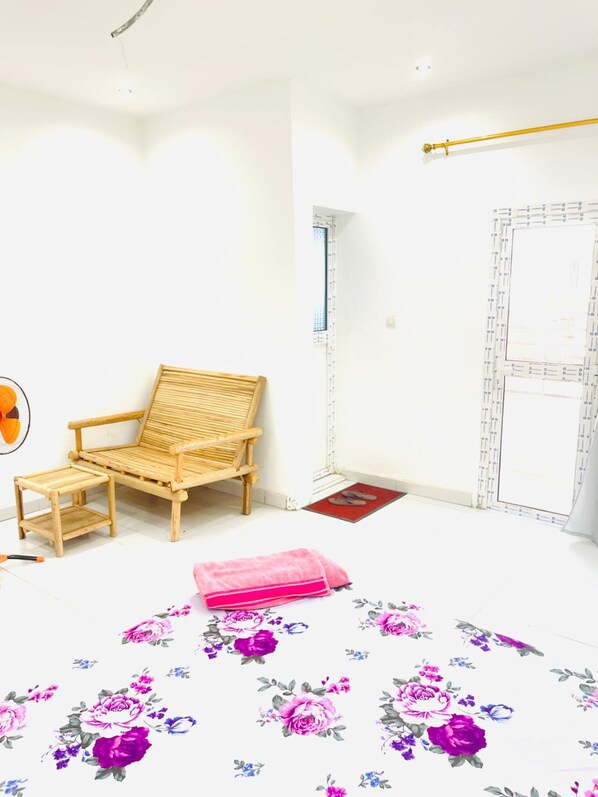 Room, 1 Bedroom, Smoking, Balcony | Living room