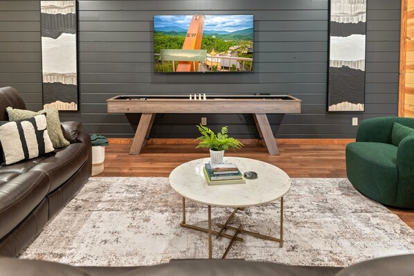 Smart TV, chimenea y futbolito 
