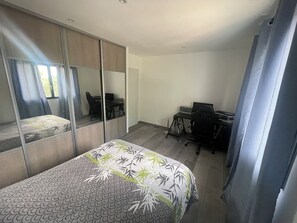 3 Schlafzimmer, Bügeleisen/Bügelbrett, WLAN, Bettwäsche