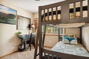 3 bedrooms, desk, iron/ironing board, travel cot