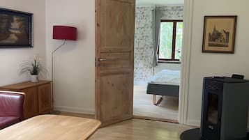 House, 2 Bedrooms, Smoking, Terrace | Living room