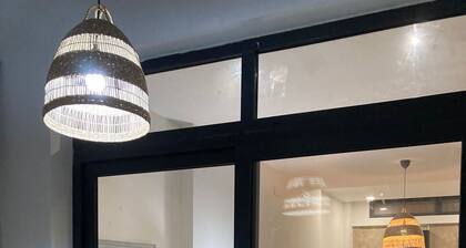 Spacious and cozy apartment with courtyard near Plaza de España