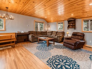 TV, fireplace - Boulder Bear (Big Bear Lake)