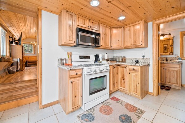 House, Lake View | Private kitchen