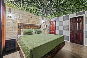 5 bedrooms, iron/ironing board, WiFi, bed sheets